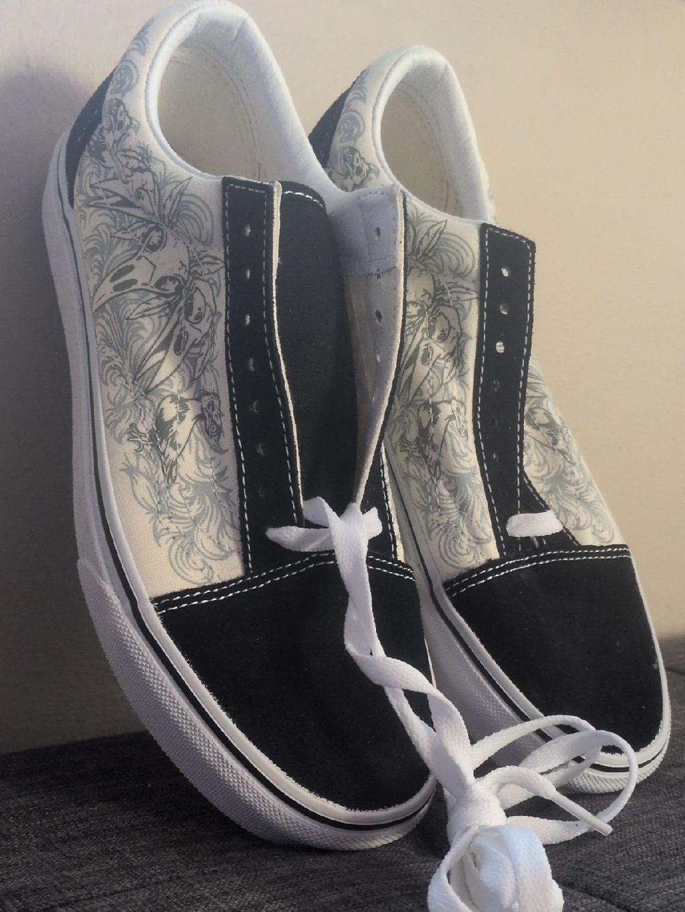 Vans Old Skool 'Raven Skull' in the Black/True White, Brand New W/O Box